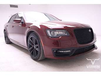 Red Chrysler 300 C 2023