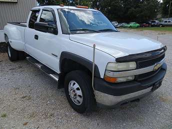 White Silverado 3500 Pickup 2001