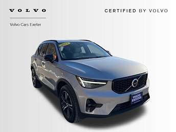 2023 Volvo XC40 B5 Plus 