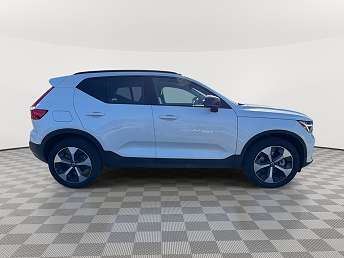 2026 Volvo XC40 B5 Plus 