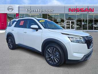 2025 Nissan Pathfinder SL 