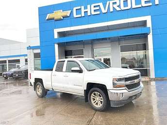 White Chevrolet Silverado 1500 Pickup 2017