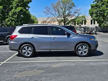 2020 Nissan Pathfinder SV 