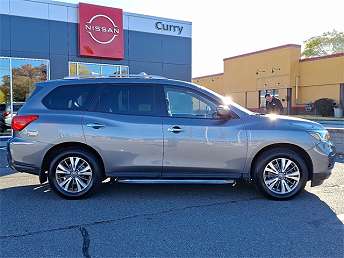 2020 Nissan Pathfinder SV 