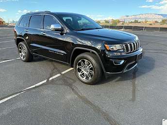 Black Jeep Grand Cherokee SUV 2019