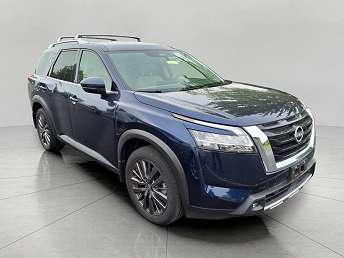 2022 Nissan Pathfinder SL 