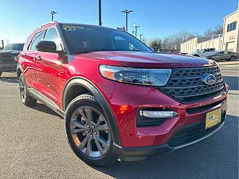2023 Ford Explorer XLT 