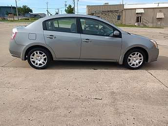 Silver Nissan Sentra Sedan 2009