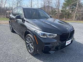 Black BMW X5 M50i 2022