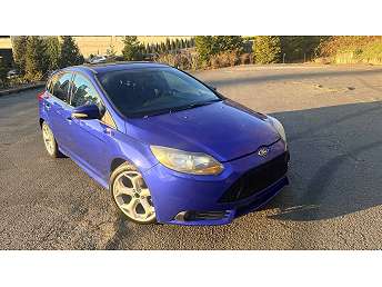 Blue Ford Focus Hatchback 2013