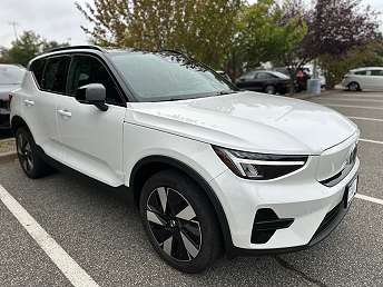 2024 Volvo XC40 P8 Core 