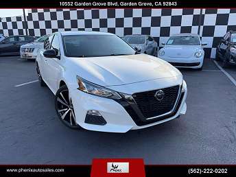 White Nissan Altima Sedan 2019