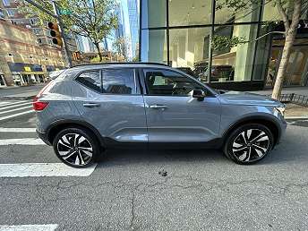 2023 Volvo XC40 B5 Plus 