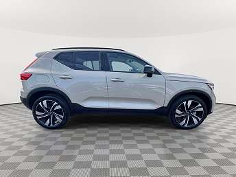 2026 Volvo XC40 B5 Plus 