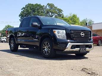 2024 Nissan Titan SV 