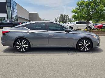 2022 Nissan Altima SR 