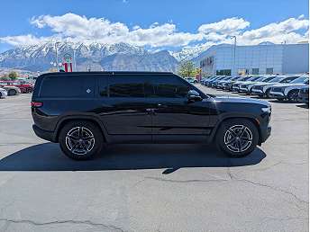 2025 Rivian R1S Adventure 