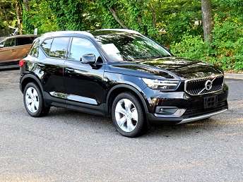 2021 Volvo XC40 T5 Momentum 