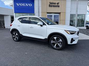 2023 Volvo XC40 B5 Plus 