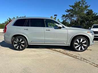 2024 Volvo XC90 T8 Plus 