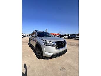 2022 Nissan Pathfinder SV 