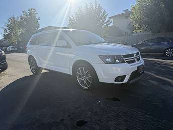 White Dodge Journey R/T 2016