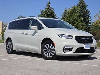 White 2021 Chrysler Pacifica Minivan