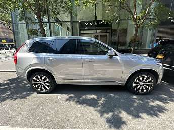 2023 Volvo XC90 B5 Plus 