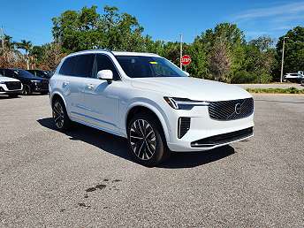 2025 Volvo XC90 T8 Plus 