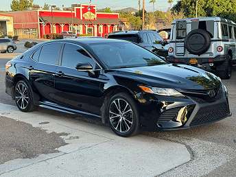 2020 Toyota Camry SE 