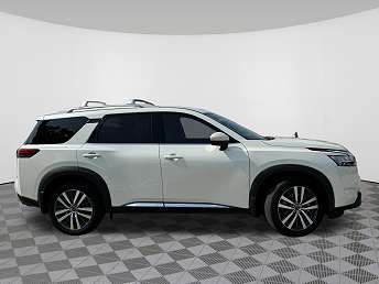 2022 Nissan Pathfinder Platinum 