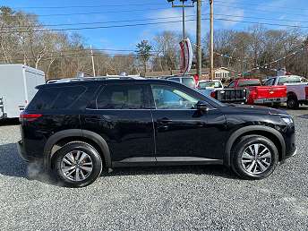 2022 Nissan Pathfinder SL 