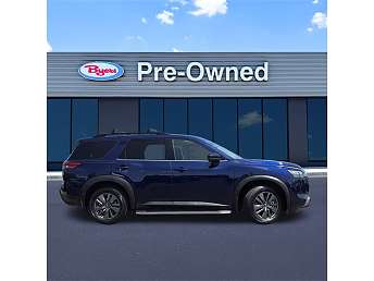 2023 Nissan Pathfinder SV 