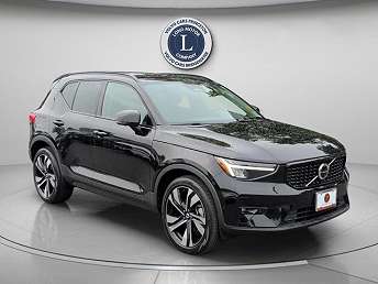 2023 Volvo XC40 B5 Plus 