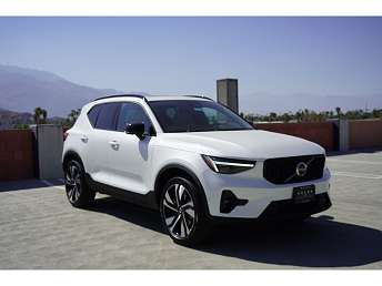 2026 Volvo XC40 B5 Plus 