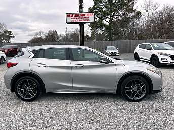 Silver Infiniti QX30 Sport 2018