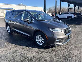 2023 Chrysler Pacifica Touring-L 