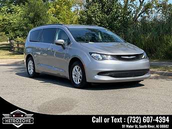 Silver Chrysler Voyager LXi 2021