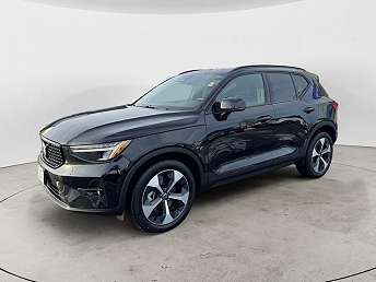 2025 Volvo XC40 B5 Plus 