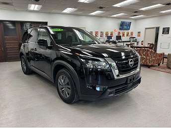 2024 Nissan Pathfinder SV 