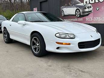 White Chevrolet Camaro Coupe 2000