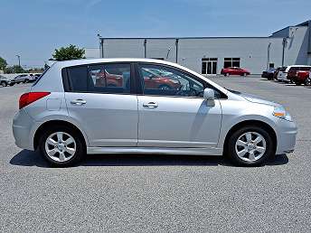 Silver Nissan Versa SL 2011