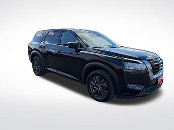 2022 Nissan Pathfinder S 