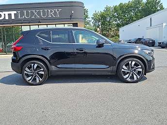 2024 Volvo XC40 B5 Plus 