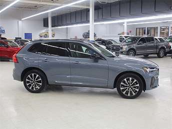 2023 Volvo XC60 B5 Plus 