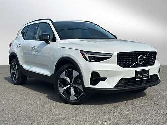 2026 Volvo XC40 B5 Plus 