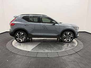 2023 Volvo XC40 B5 Plus 