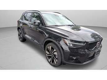 2023 Volvo XC40 B5 Plus 