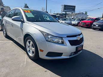 Silver Chevrolet Cruze Sedan 2013