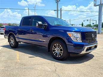 2023 Nissan Titan SV 
